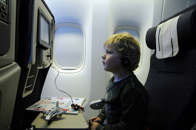 Как лететь ребенку в самолету без родителей
