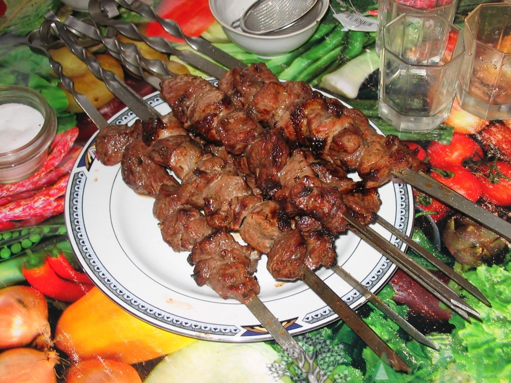 Как замариновать мясо на шашлык?
