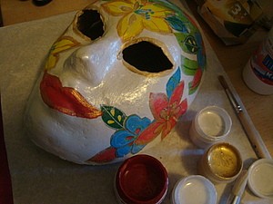 Как сделать маску из папье-маше?